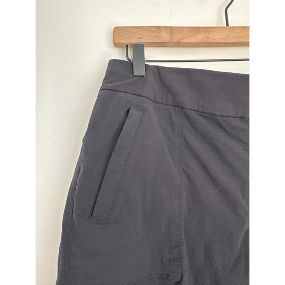 Athleta Trekkie Active Shorts in Black, Size 12 - Picture 3 of 8